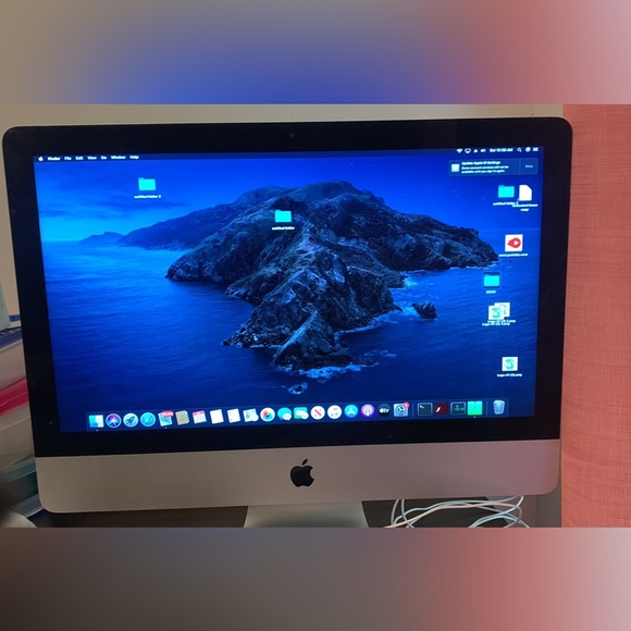 Apple iMac 15 21.5” desktop 1TB barely used